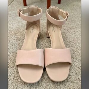 Clarks Womens Caroleigh Anya Sandals in Nude